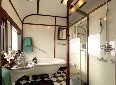 Carriage-Rovos-Royal-Bathroom-sm.jpg
