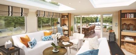 Luxury Riverboat Club Pivoine in Champagne