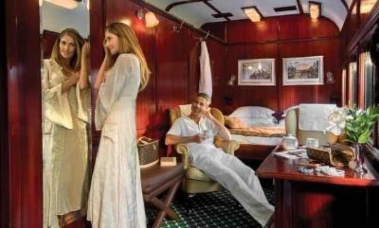 C.R, coffret Train Eclair avec - auctions & price archive